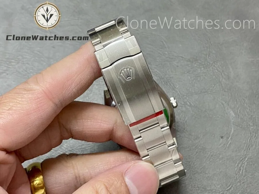 Rolex Super Clone Watches 1:1 Oyster Perpetual Red Dial 41mm M124300 3230 Movement - Image 8