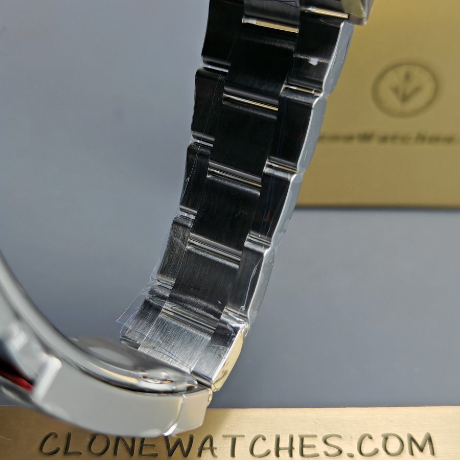 Rolex Super Clone Watches 1:1 Oyster Perpetual Red Dial 41mm M124300 3230 Movement - Image 10