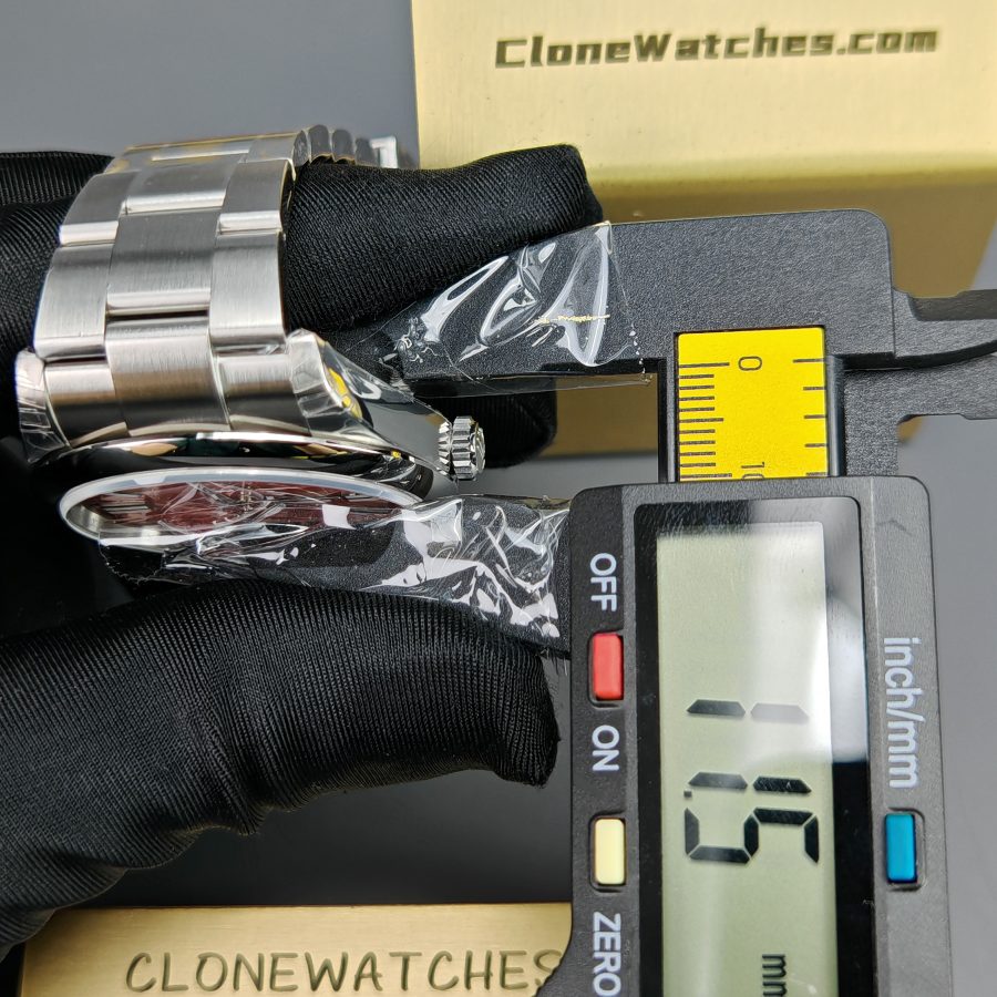 Rolex Super Clone Watches 1:1 Oyster Perpetual Red Dial 41mm M124300 3230 Movement - Image 15