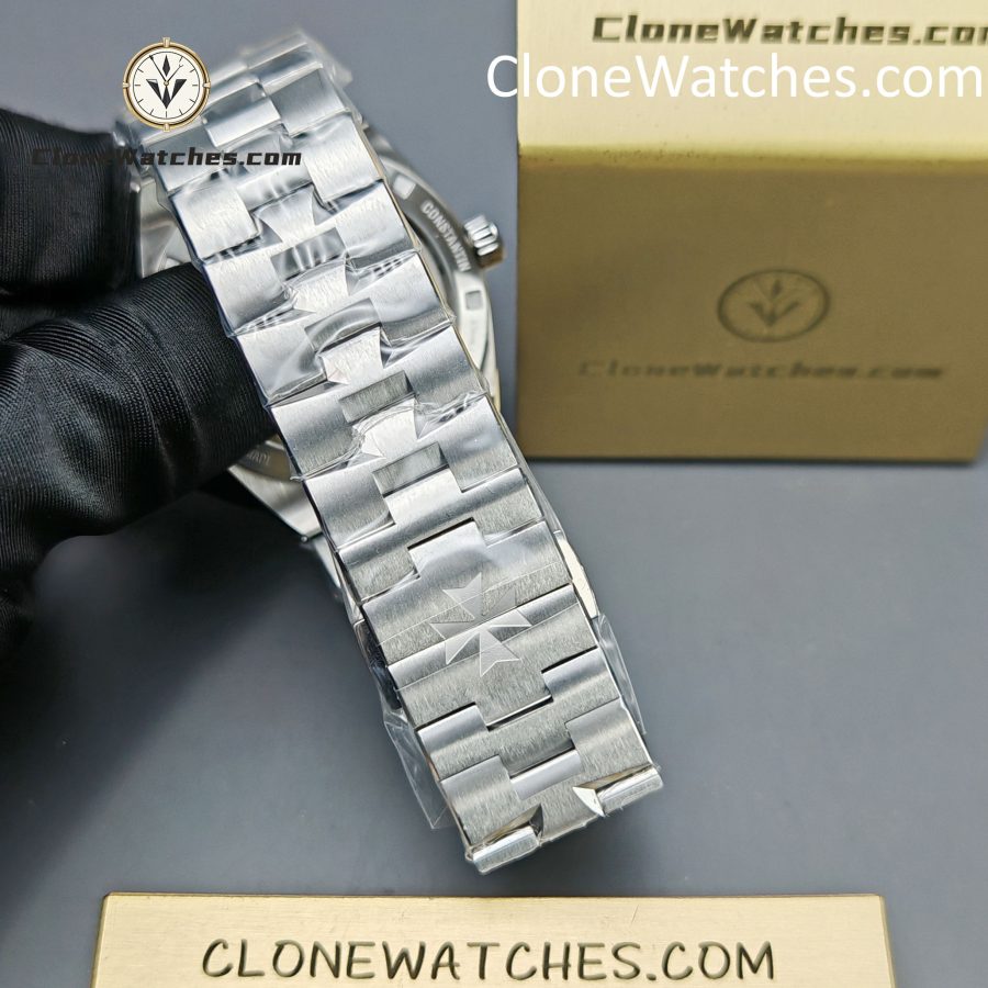 Vacheron Constantin Super Clone Watches 1:1 Overseas 4500V/210A-B126 Silvery white  Dial - Image 7