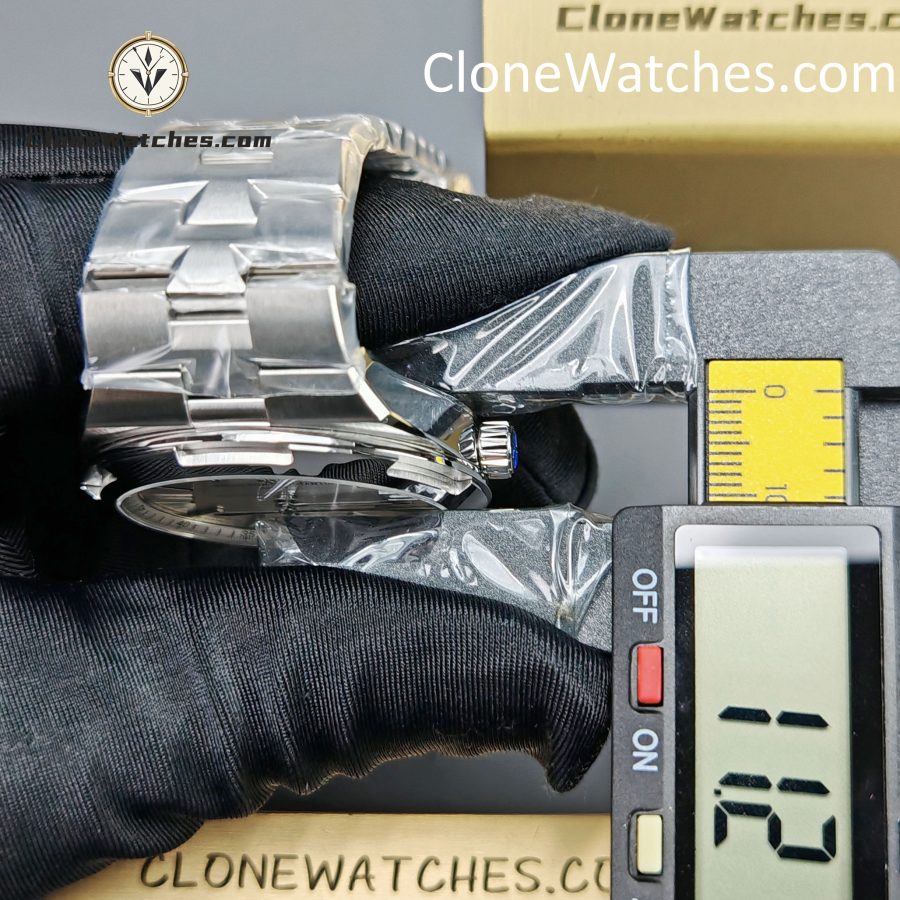 Vacheron Constantin Super Clone Watches 1:1 Overseas 4500V/210A-B126 Silvery white  Dial - Image 15