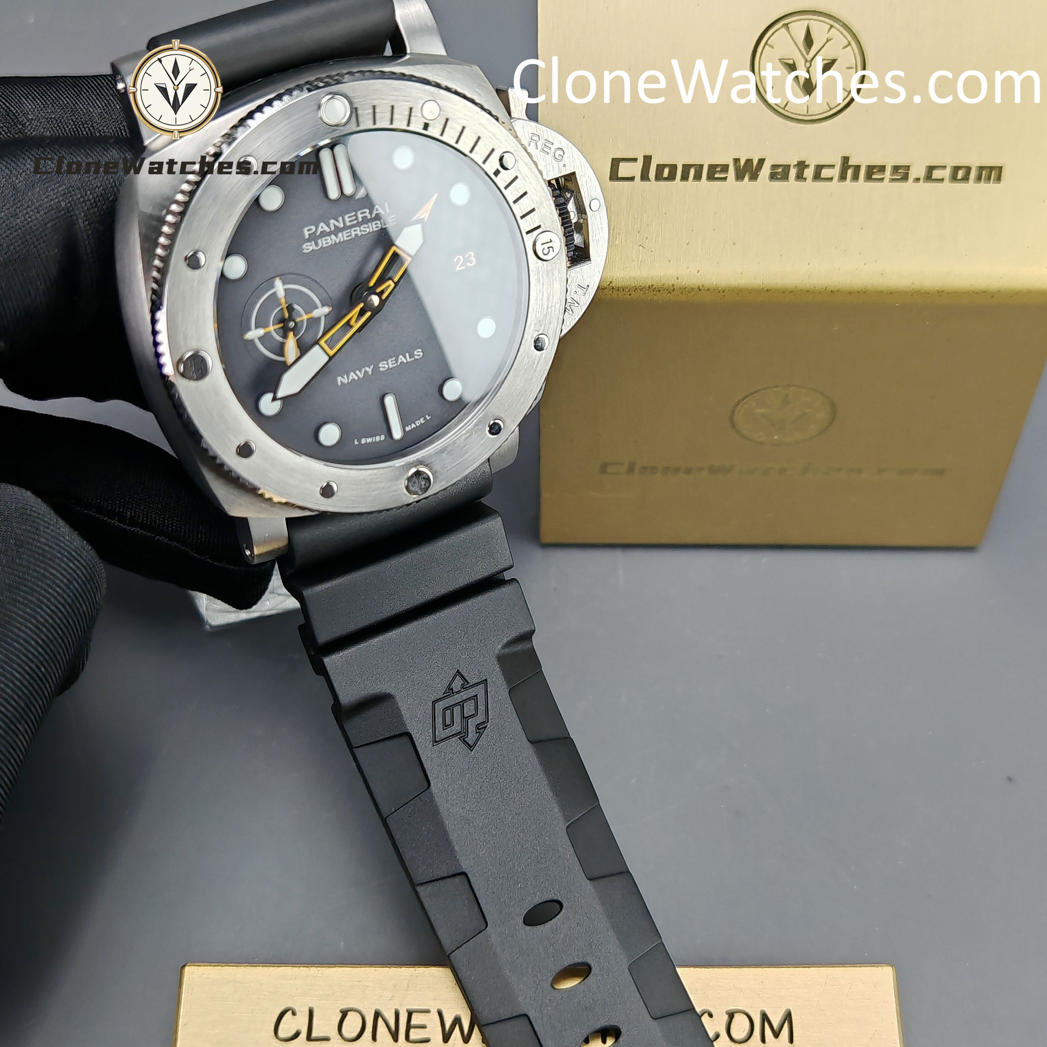 Panerai Super Clone Watches 1:1 Submersible GMT Navy SEALs PAM01323 Gradient Gray dial - Image 4
