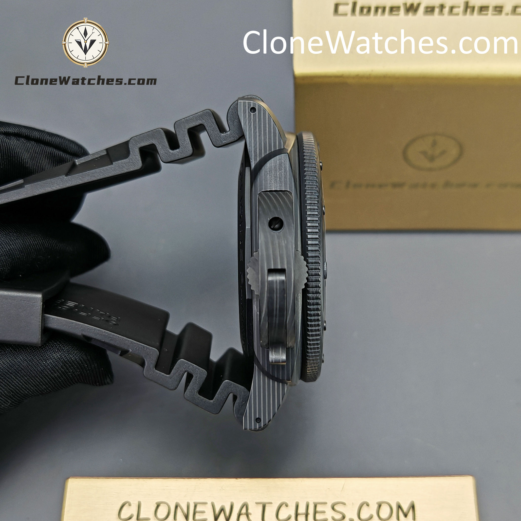 Panerai  1:1 Submersible Marina Militare Carbotech PAM 00979 - Image 7