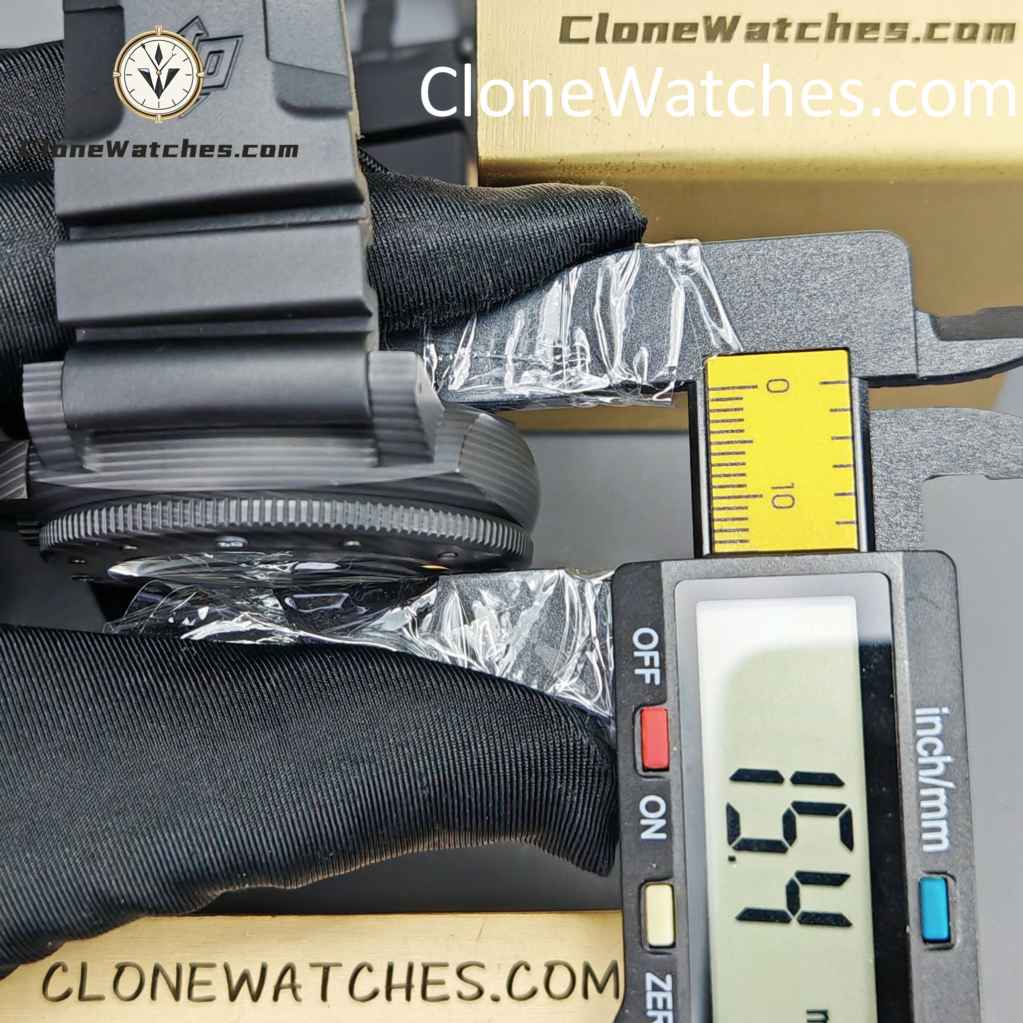 Panerai  1:1 Submersible Marina Militare Carbotech PAM 00979 - Image 13