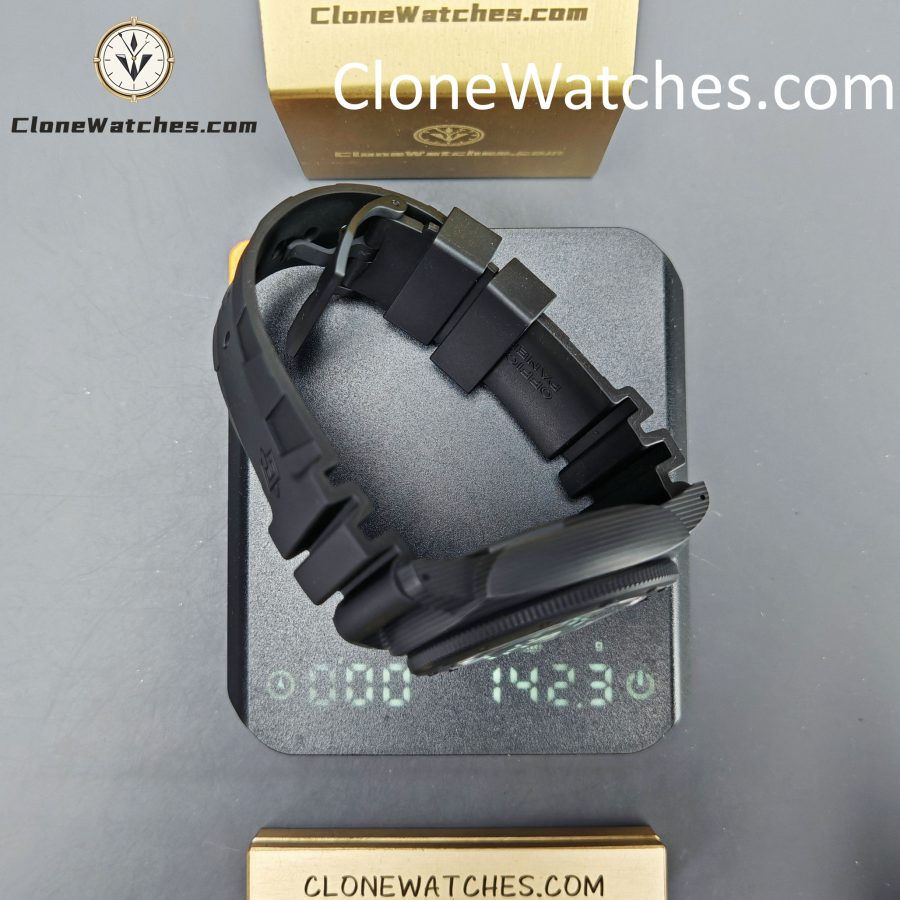 Panerai  1:1 Submersible Marina Militare Carbotech PAM 00979 - Image 14