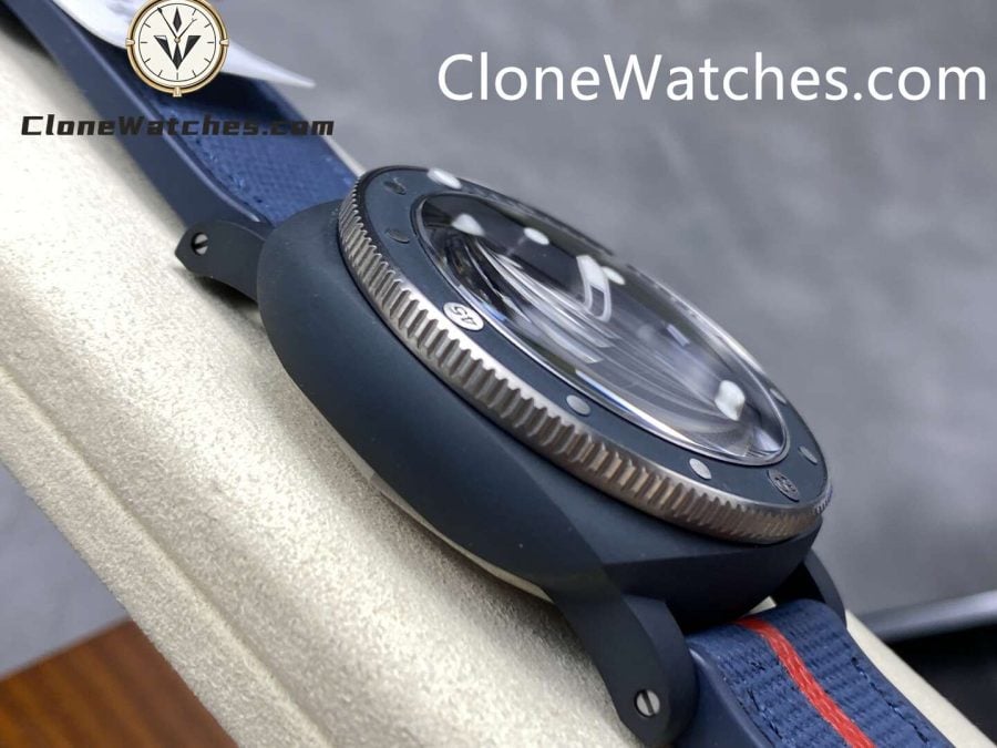 Panerai Super Clone Watches 1:1 Submersible QuarantaQuattro Luna Rossa Ti-Ceramitech™ PAM01466 Blue Dial - Image 5