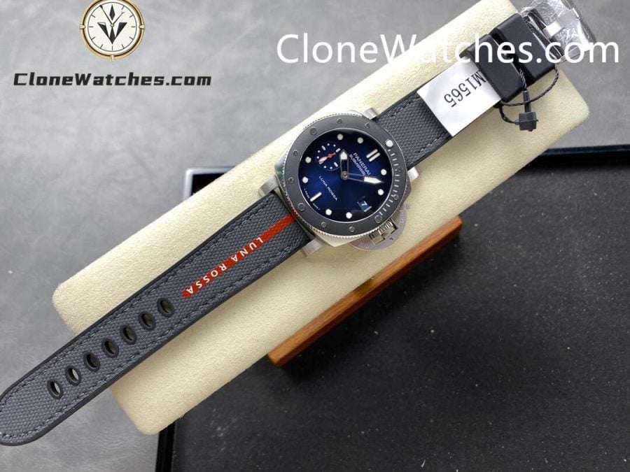 Panerai Super Clone Watches 1:1 Submersible Luna Rossa PAM01565 Blue Dial 42mm - Image 4