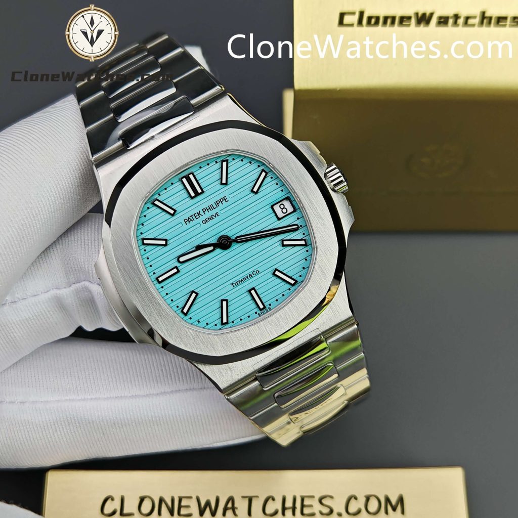 Patek Philippe Nautilus with Tiffany blue dial – top-tier replica watch with stainless steel bracelet and sapphire crystal caseback.