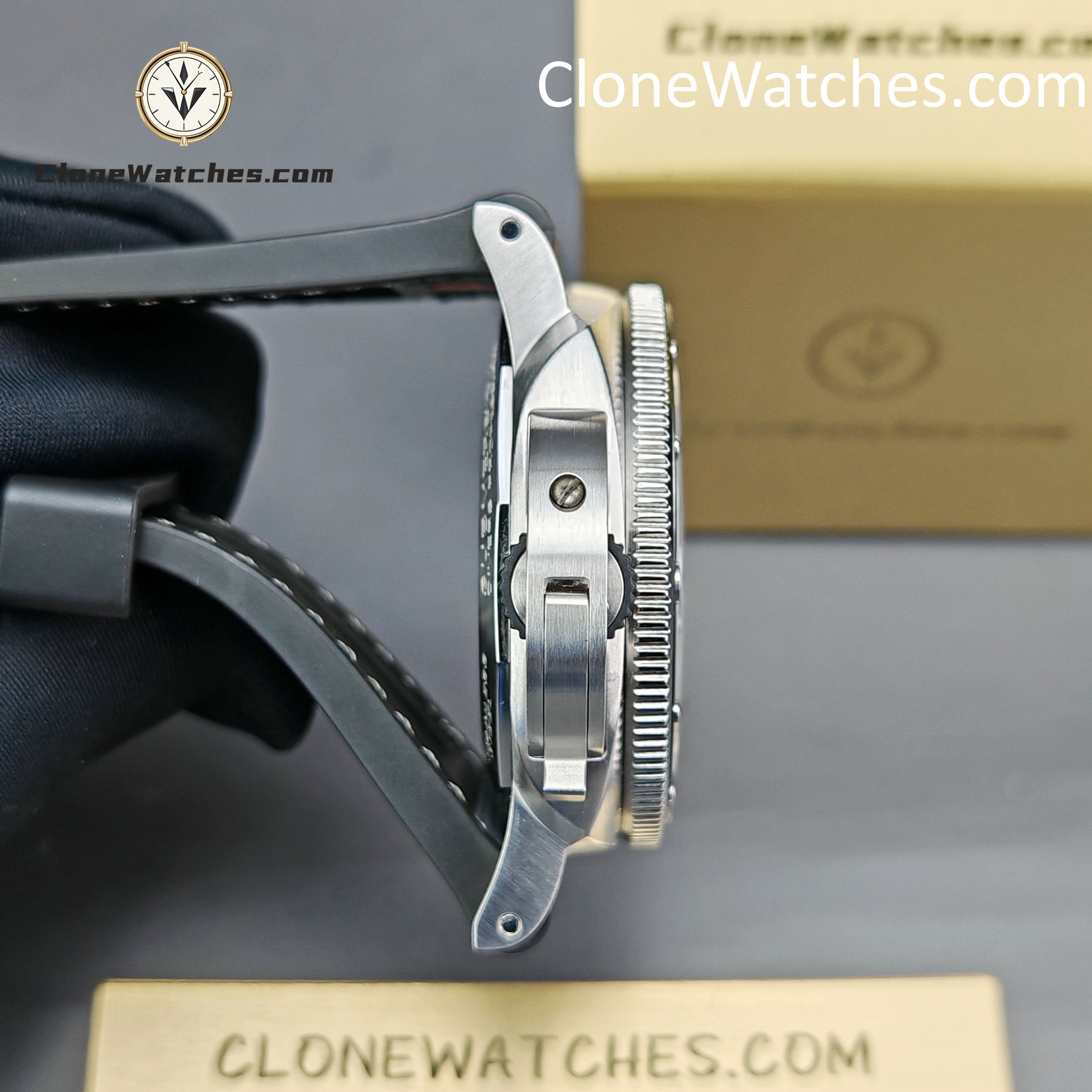 Panerai Super Clone Watches 1:1 Submersible QuarantaQuattro Luna Rossa PAM01681 44mm - Image 7