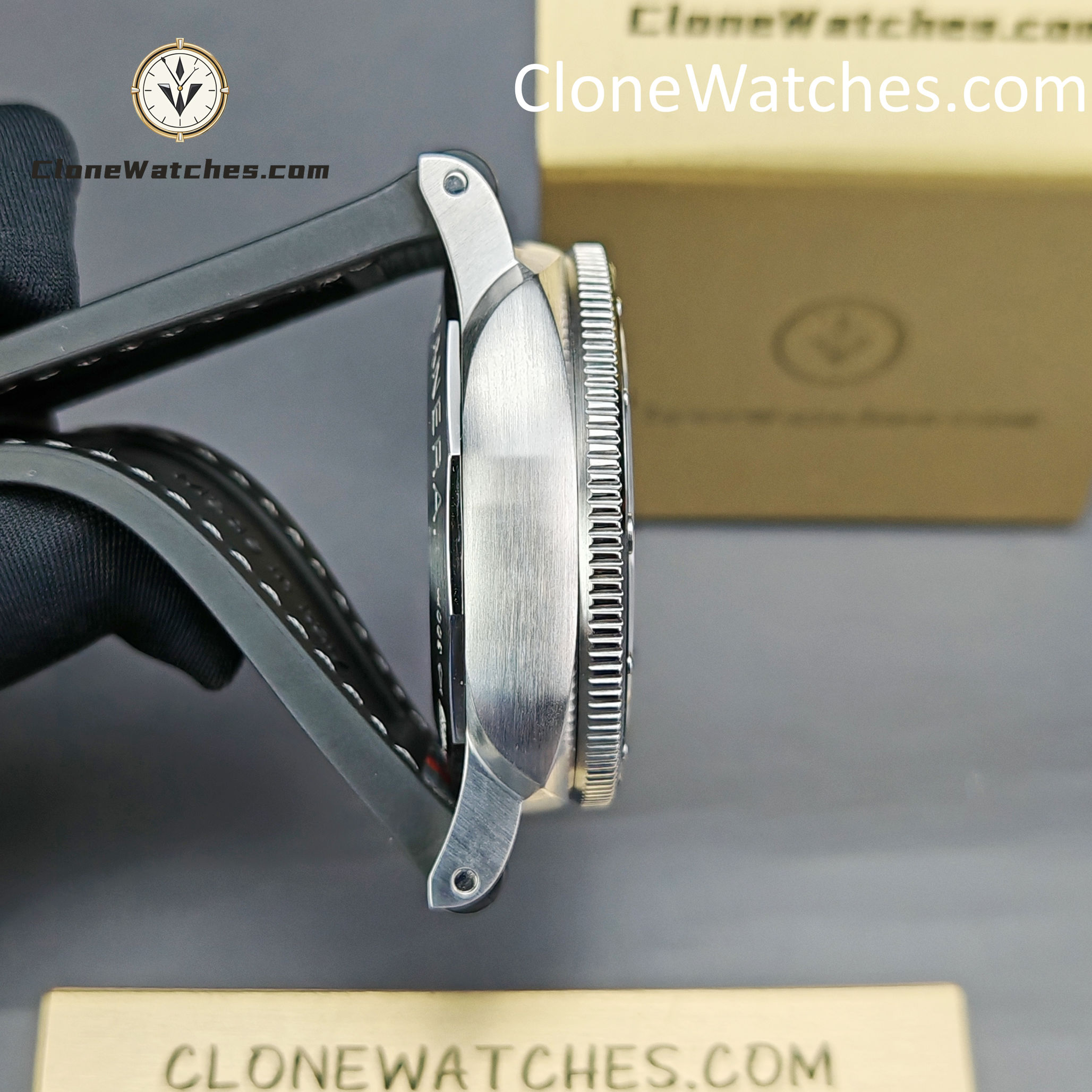 Panerai Super Clone Watches 1:1 Submersible QuarantaQuattro Luna Rossa PAM01681 44mm - Image 8