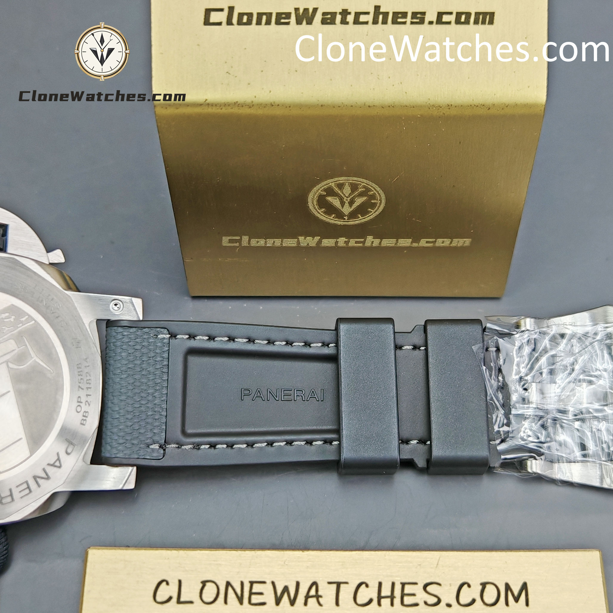 Panerai Super Clone Watches 1:1 Submersible QuarantaQuattro Luna Rossa PAM01681 44mm - Image 10