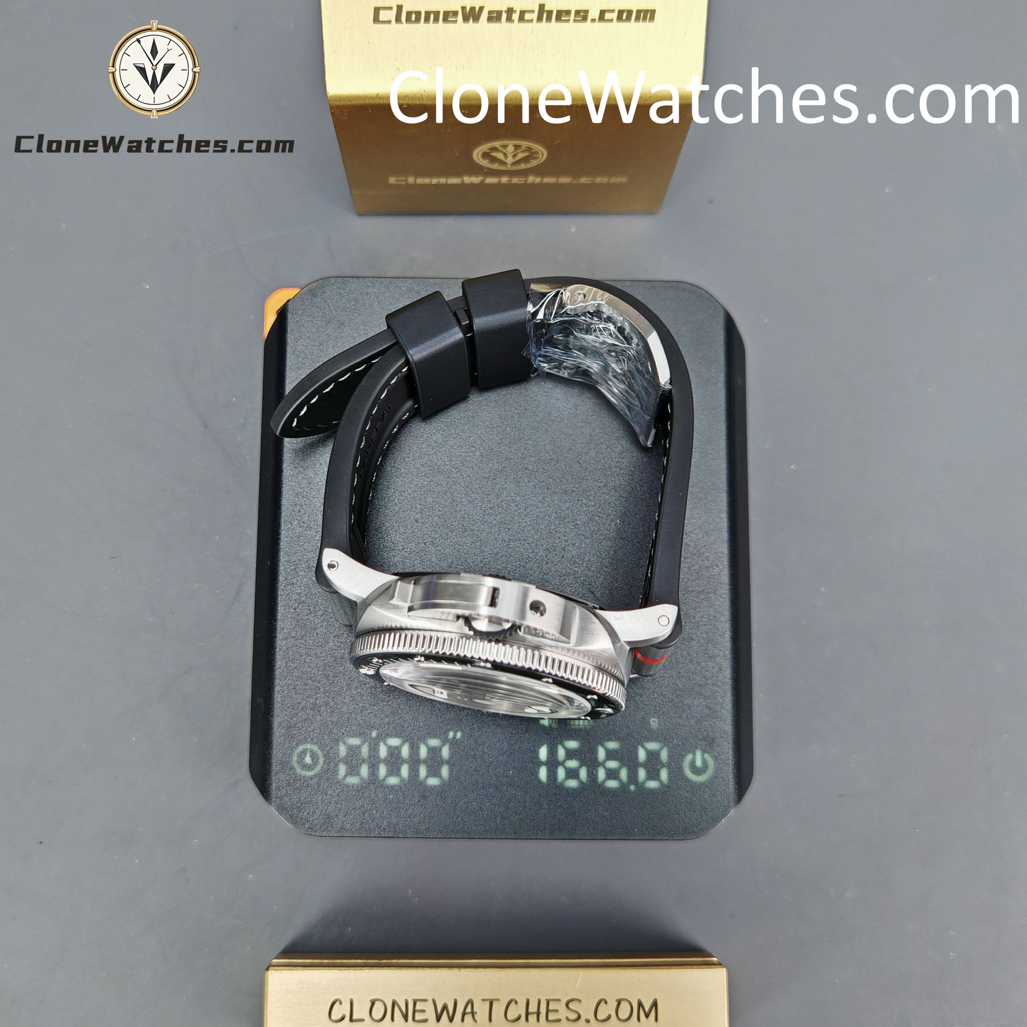 Panerai Super Clone Watches 1:1 Submersible QuarantaQuattro Luna Rossa PAM01681 44mm - Image 14