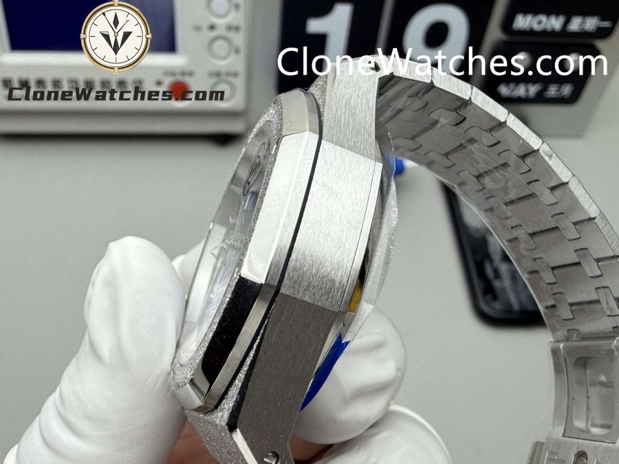 Audemars Piguet Super Clone Watches 1:1 Royal Oak Smoky Blue Dial 26240BA Selfwinding Chronograph - Image 7